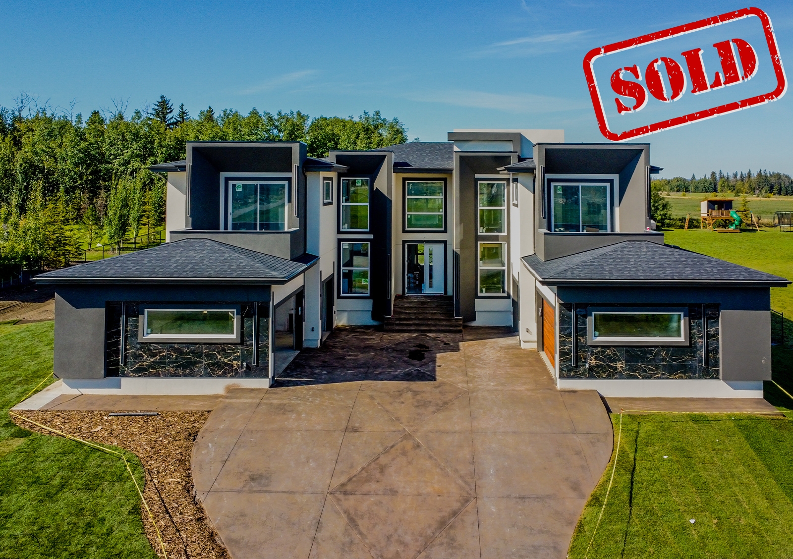 BUCKINGHAM MANSION – 4400 SQ FT